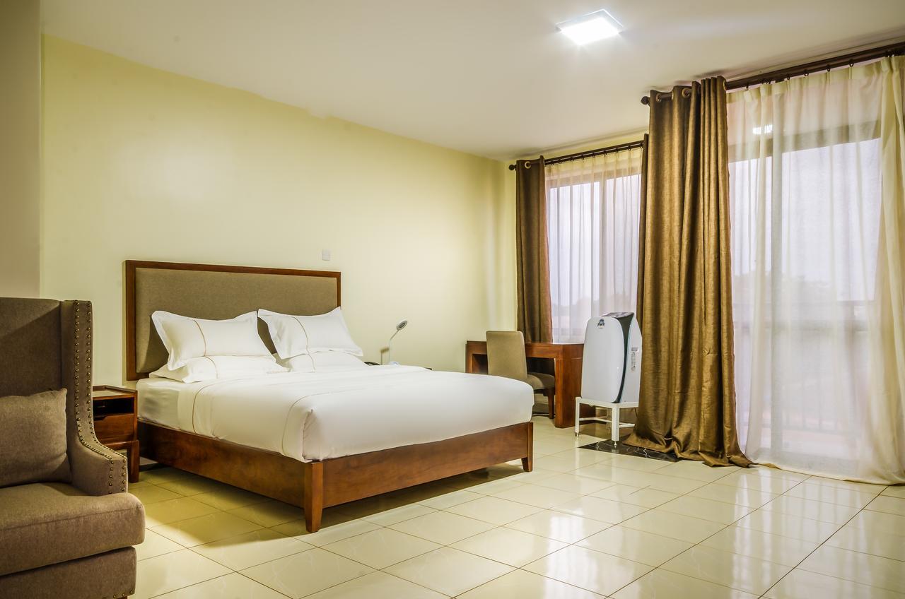 Igar Plaza Hotel 金贾 外观 照片